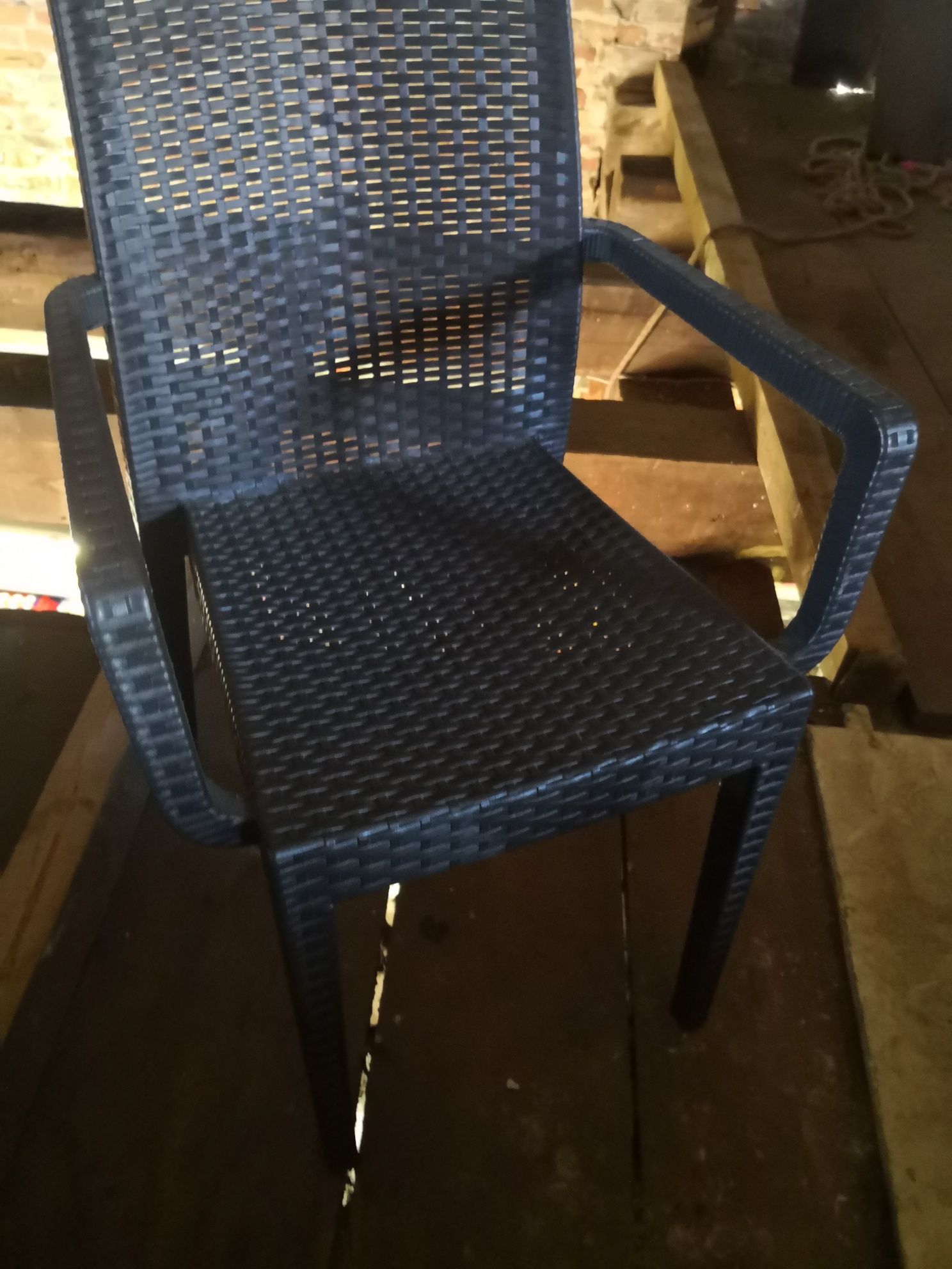 4. Krzeslo ogrodowe plastikowe brązowe, wenge