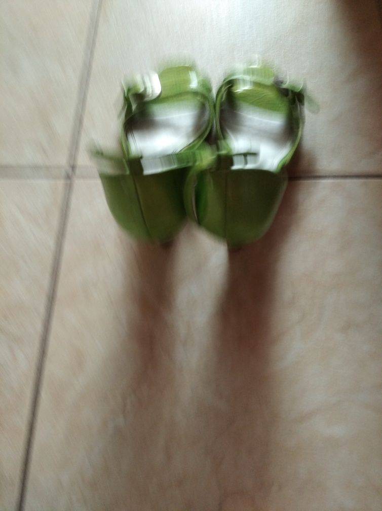 Sprzedam  sandały damskie