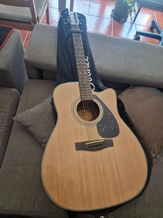 Guitarra Eletro-acústica  Yamaha