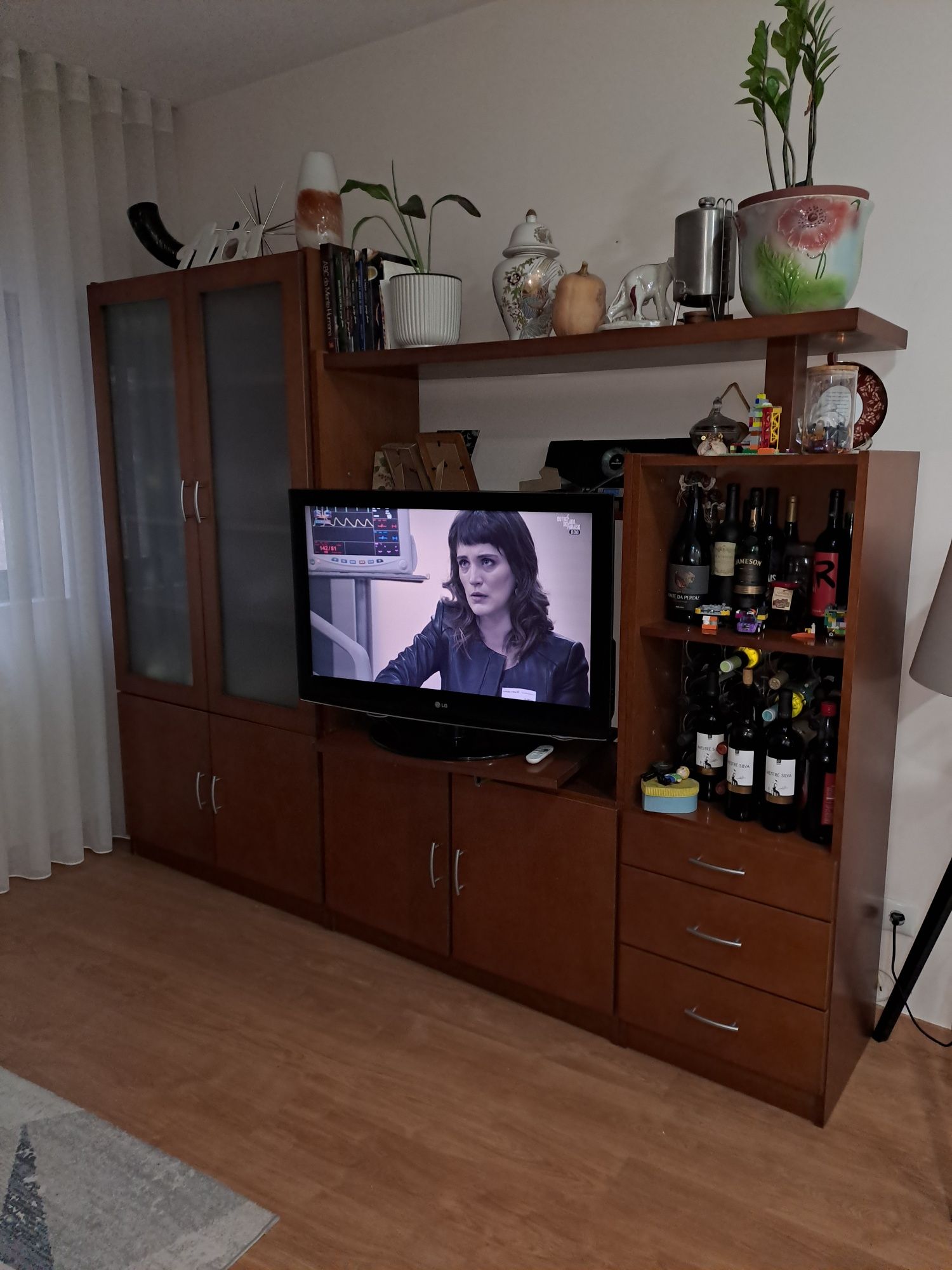 Moveis sala, movel tv com arrumações e aparador