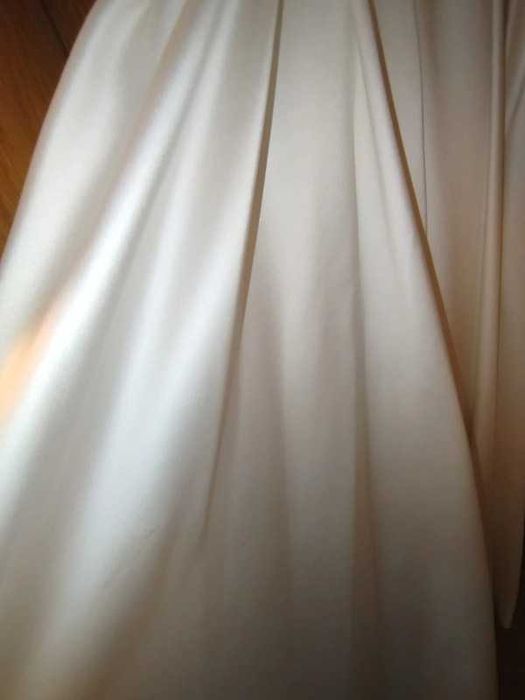 Satynowa suknia ślubna
