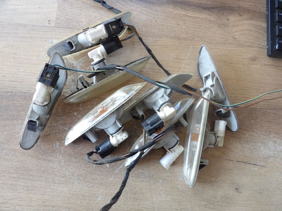 BMW - E60*,E80*,E90* - KIERUNKOWSKAZ - CENA ZA 1 SZT - 7253326  6932997  7253325