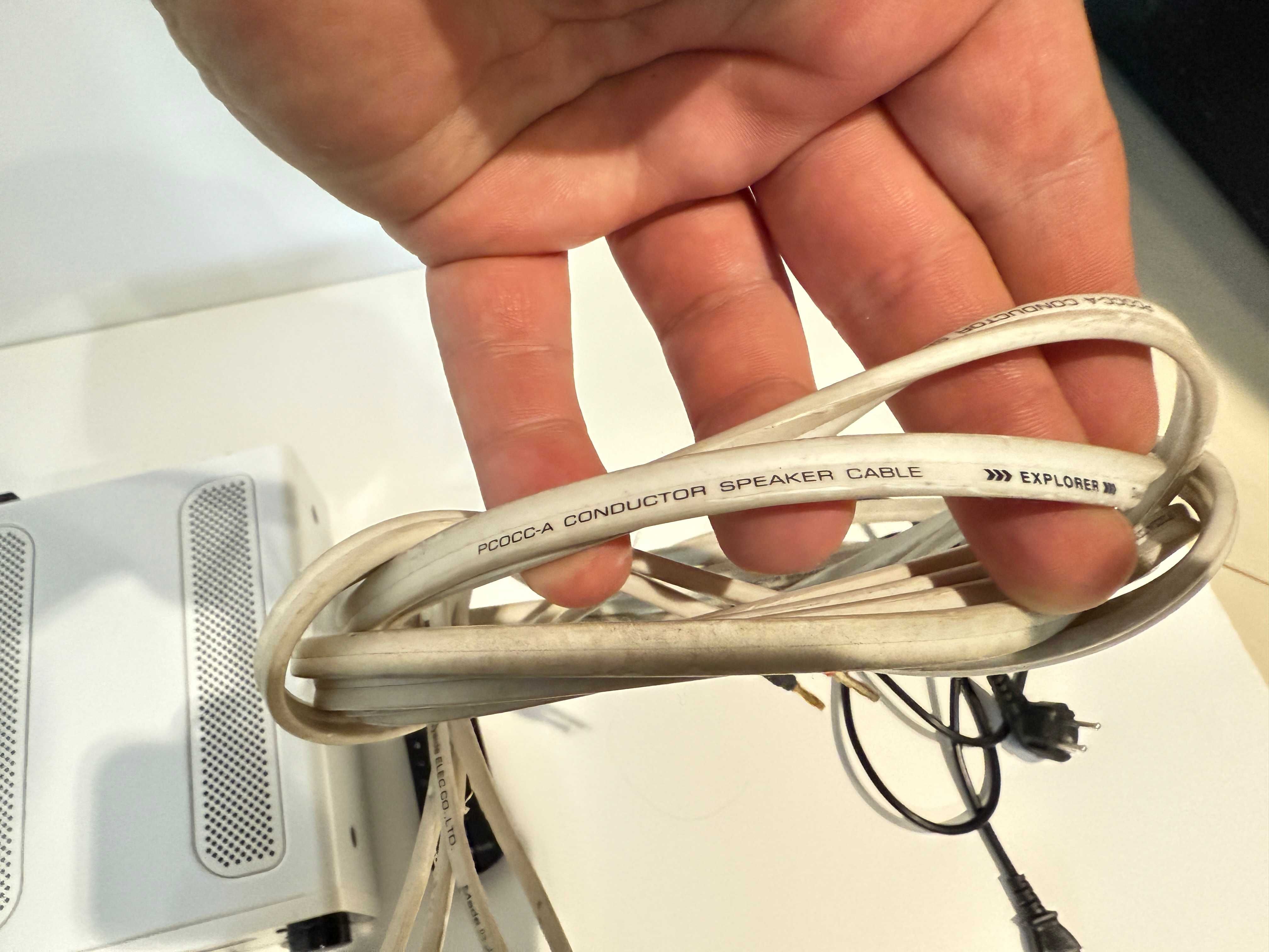 Amplituner Cambridge Audio ONE,stojaki,kable