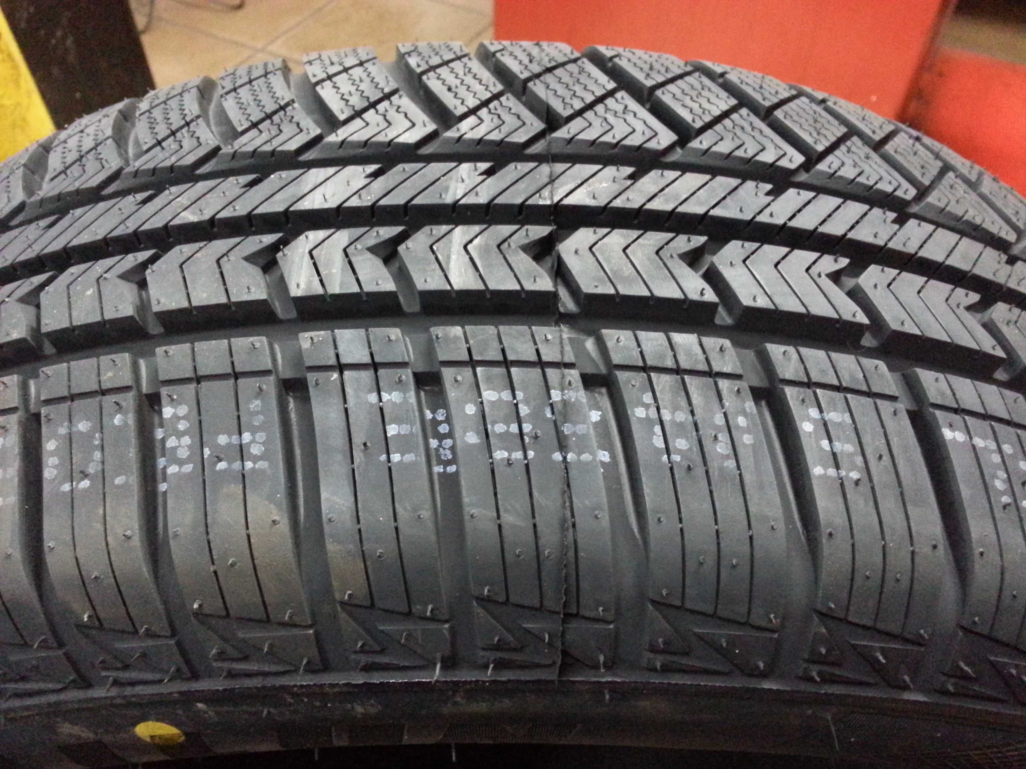 Opony całoroczne wielosezonowe 195/55r16 87V  Sailun 4Seasons