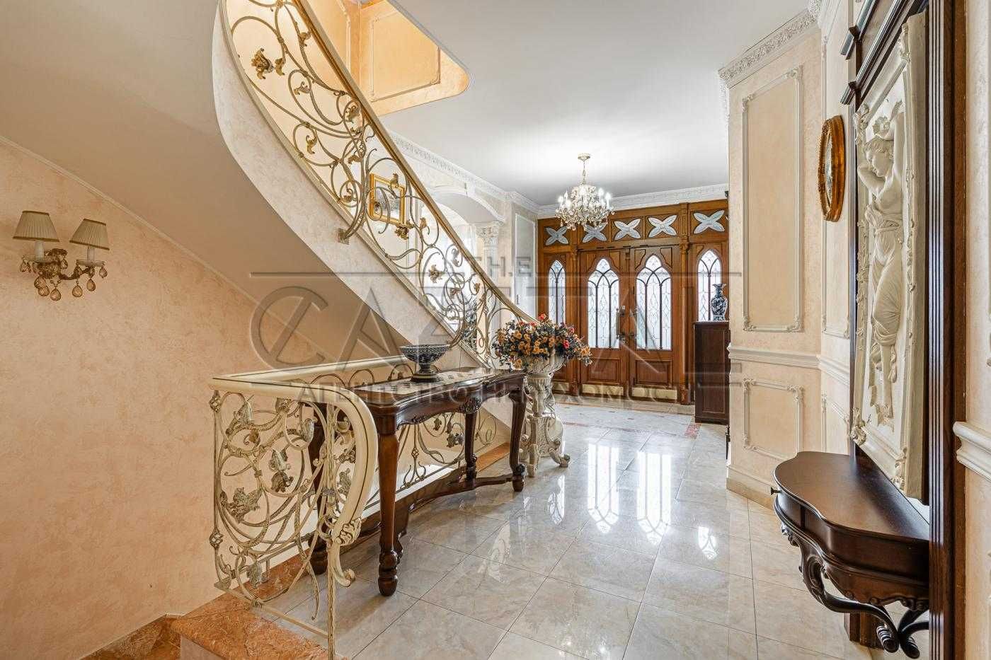 Розкішний маєток 700 м² з басейном сауною Київ вул. Брусилівська