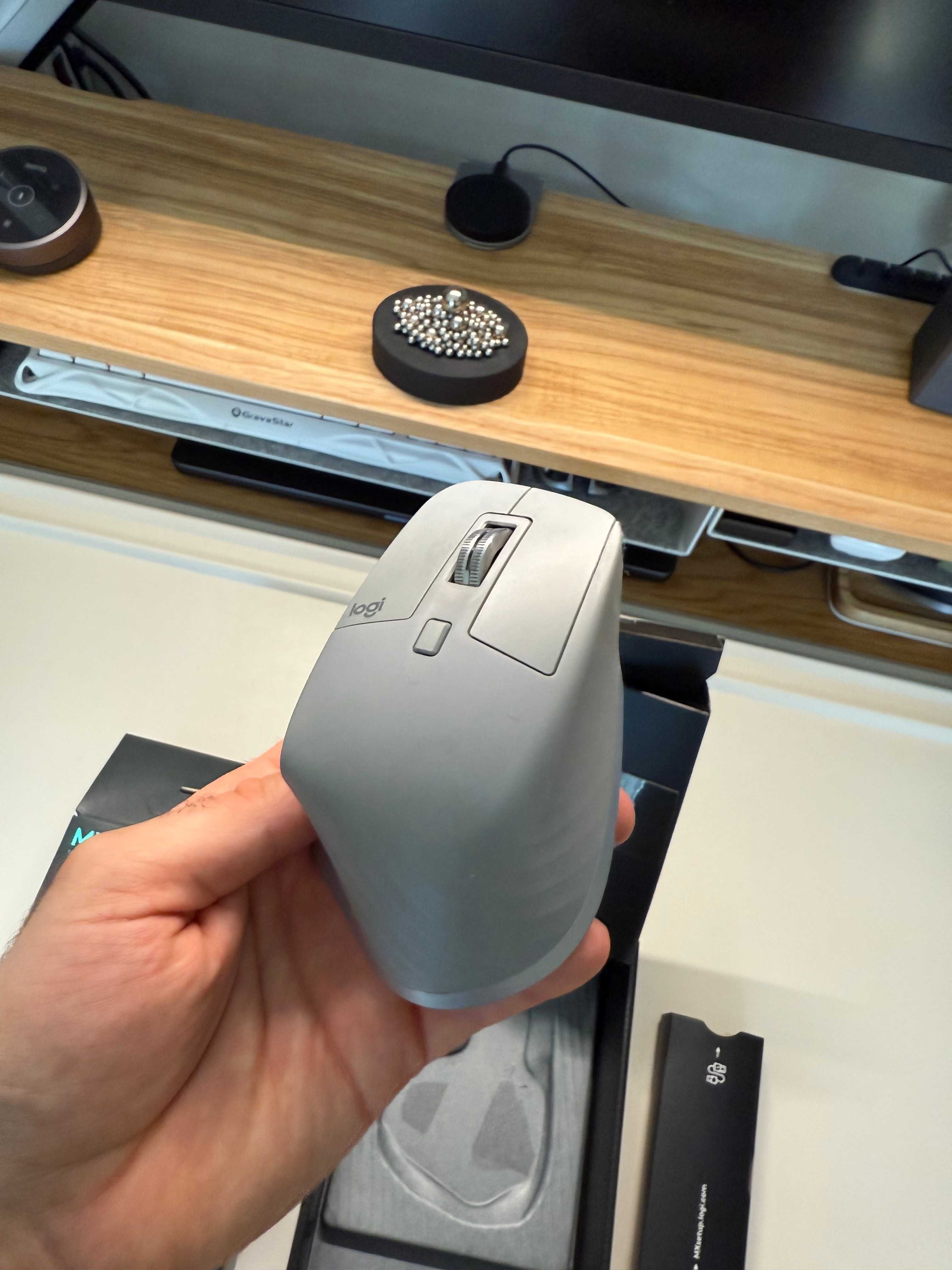 Мишка Logitech MX Master 3 в сірому кольорі