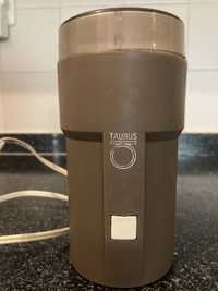 Moinho de cafe , usado . A marca é TAURUS.