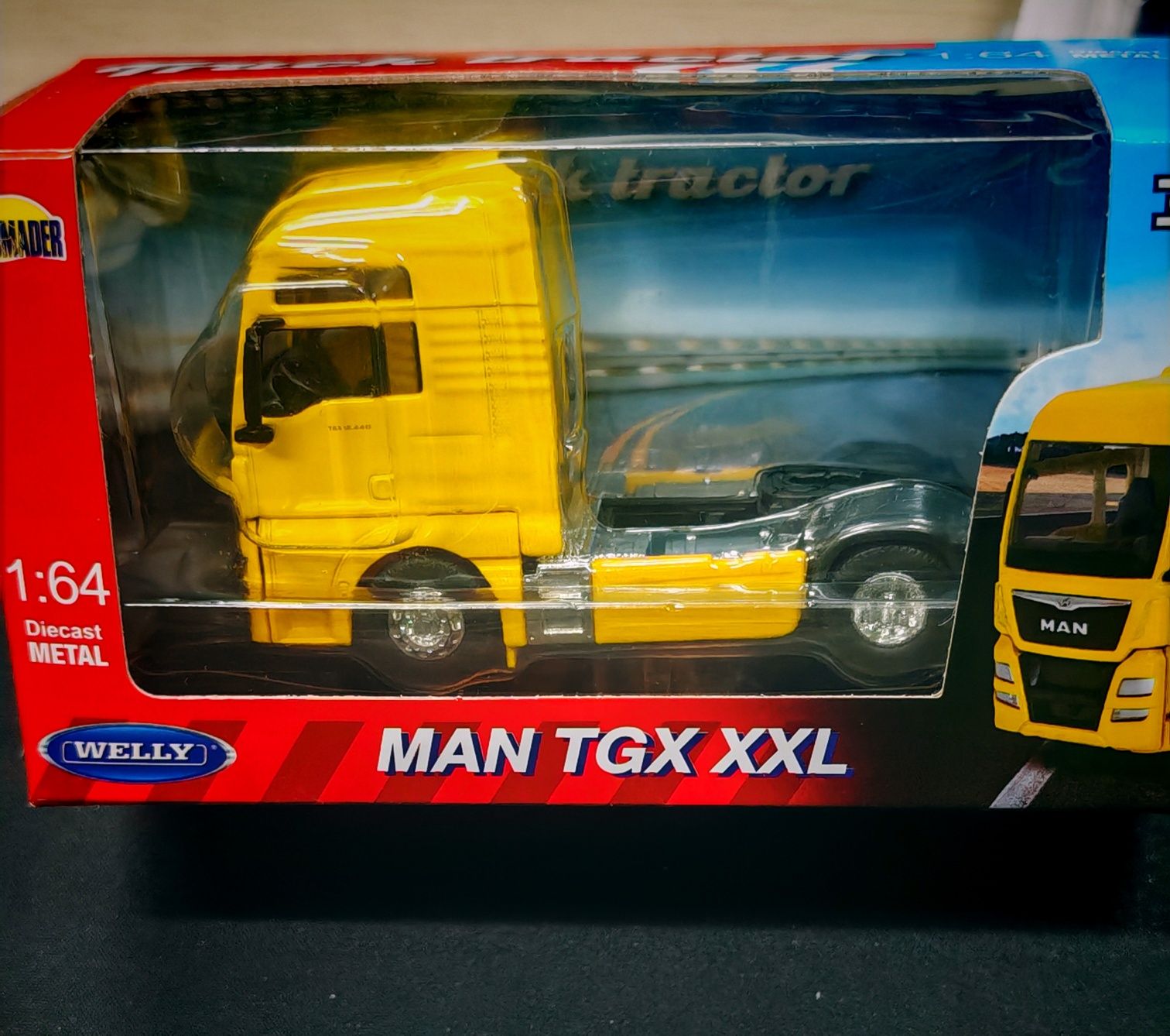 Man TGX XXL yellow 1:64  Welly Dromader ciągnik siodłowy
