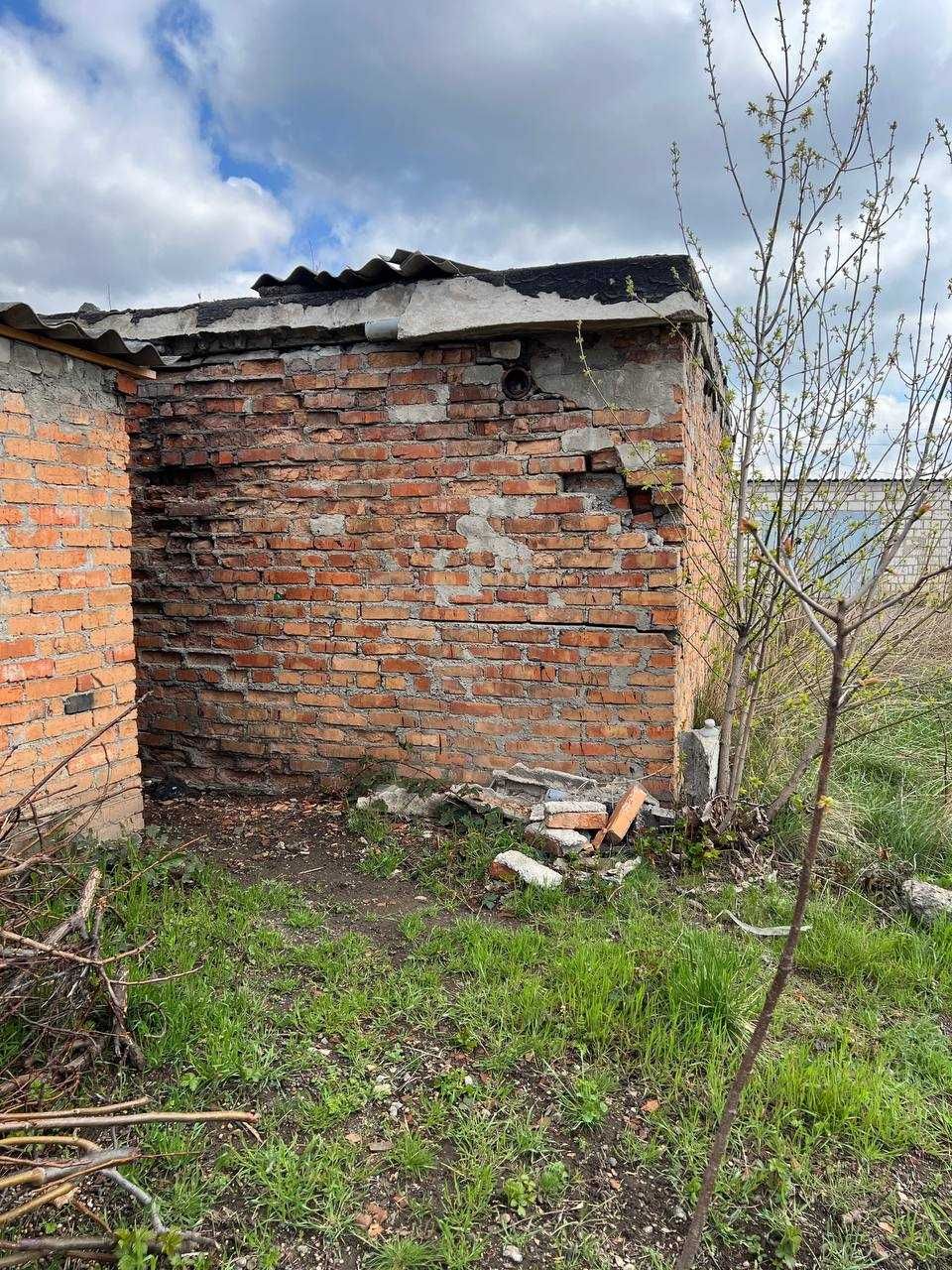 Гараж капітальний р-н 1-ї лікарні.Під ремонт або під розборку.