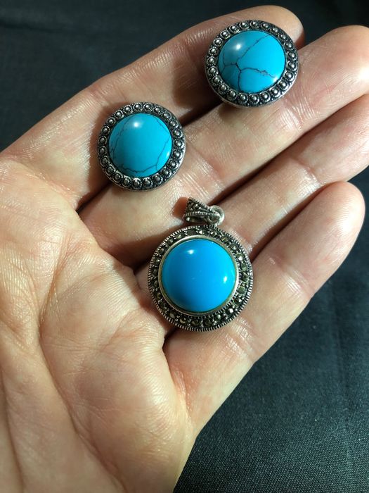 Срібні прикраси  .