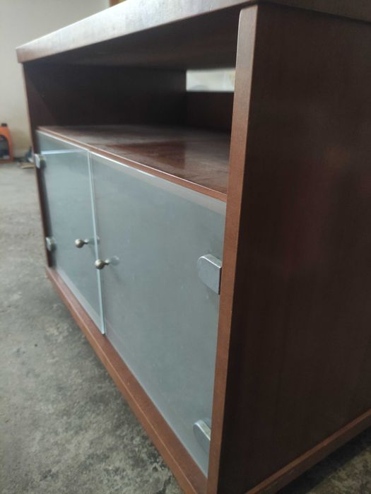 Móvel de madeira maciça