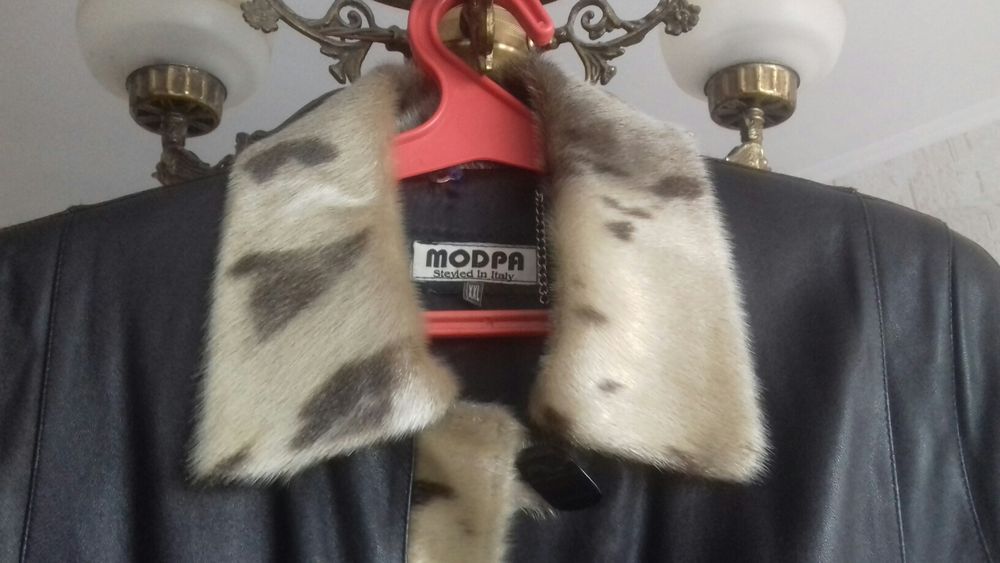 Продаю пальто кожаное чёрное, р.56