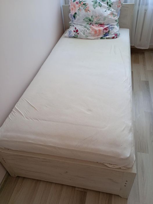 Łóżko drewniane z szuflada