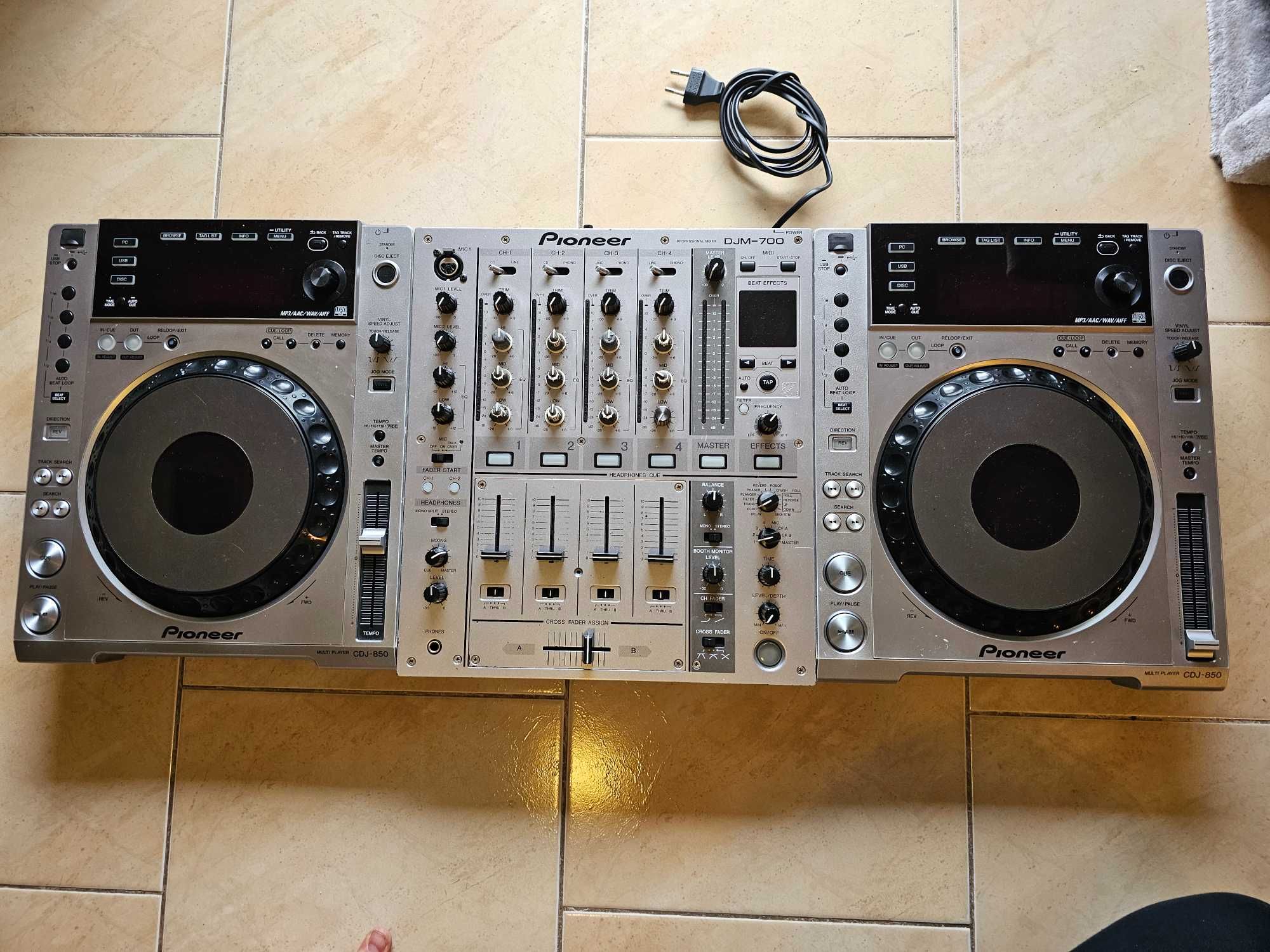 zestaw mikser Pioneer DJM 700 + 2 x Odtwarzacz CDJ 850