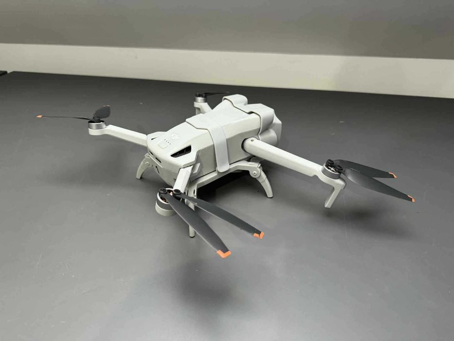 DRON DJI Mini 3 Fly More Combo 3 baterie DJI Care mało używany DODATKI