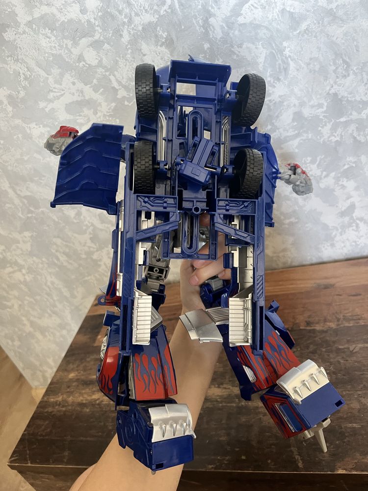 Іграшка трансформер optimus