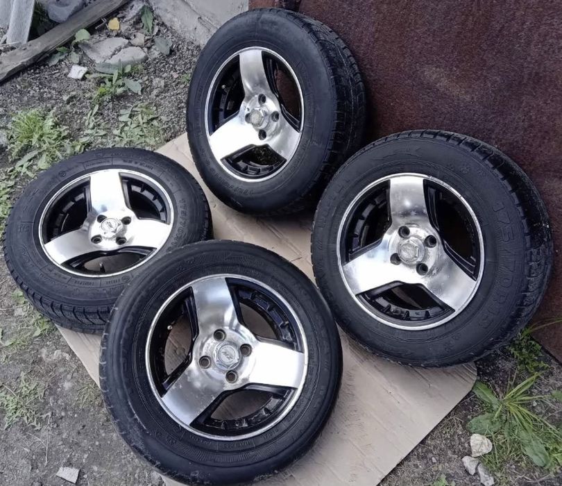 Титани диски на ваз  щимня резина !R13