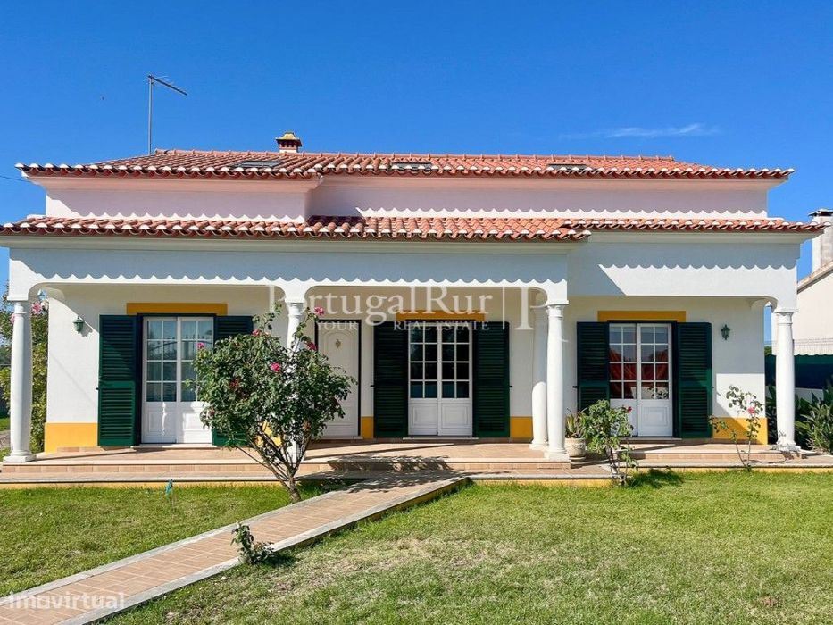 Moradia T4 com Piscina e Terreno de 2.980 m² no Granho do Ribatejo