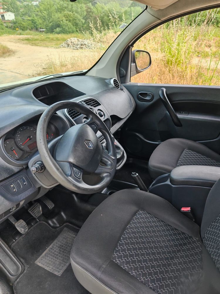 Renault Kangoo 2016/2 lugares/IUC pago e inspeção realizada este mês.