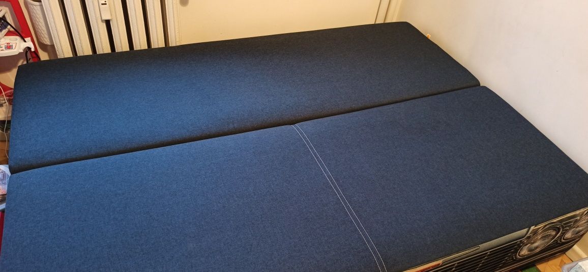 Sofa młodzieżowa z funkcją spania, motyw auta