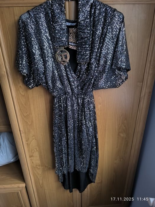 Sukienka srebrna cekinowa