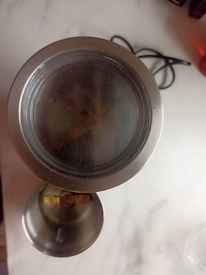 Máquina e moínho de café