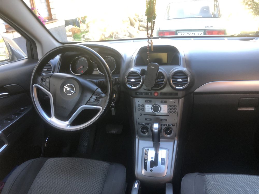 У продажі Opel Antara