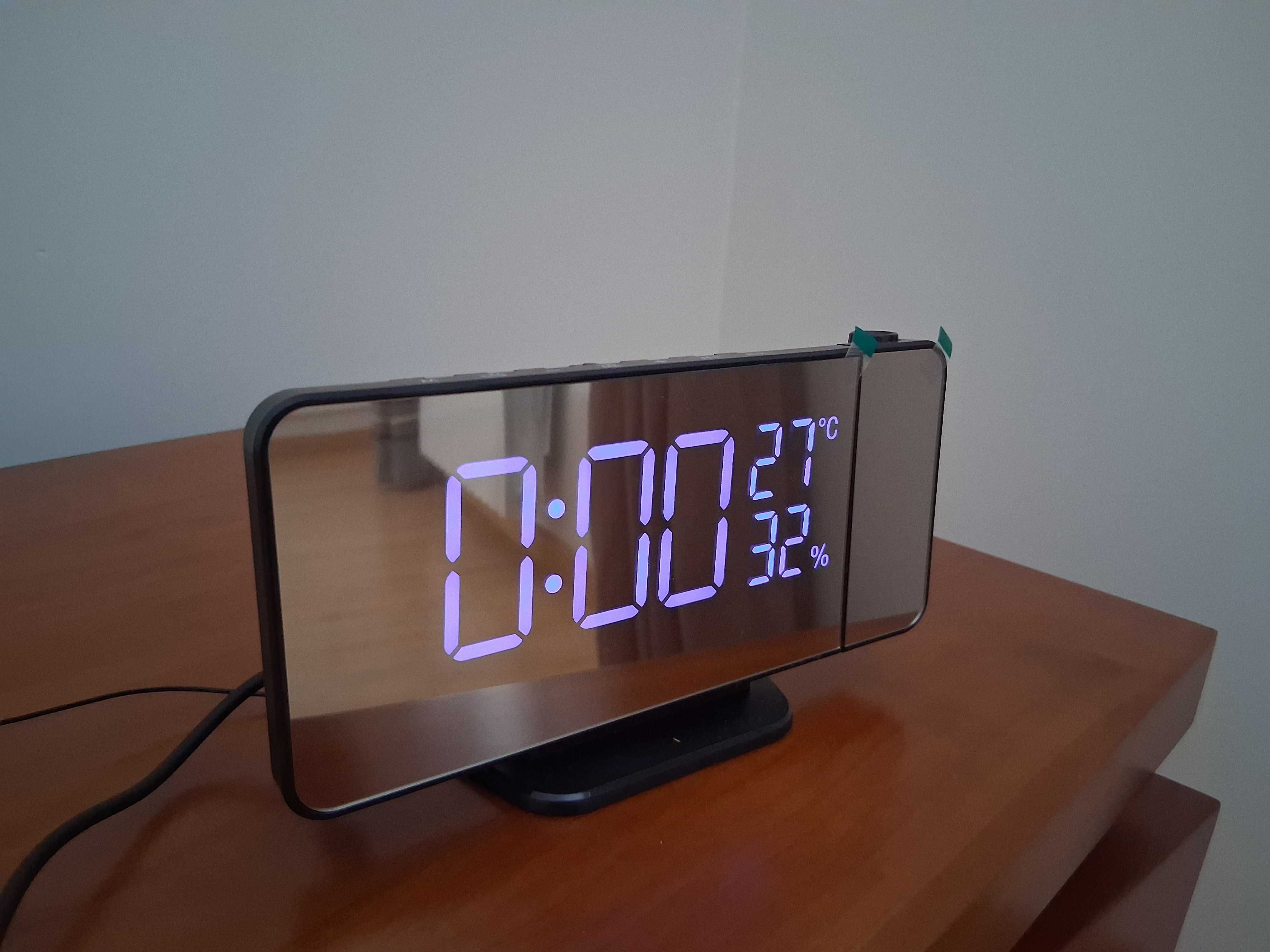 Relógio alarme digital com projector