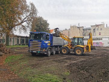 Transport wywrotką czteroośką wynajem piasek żwir gruz ziemia