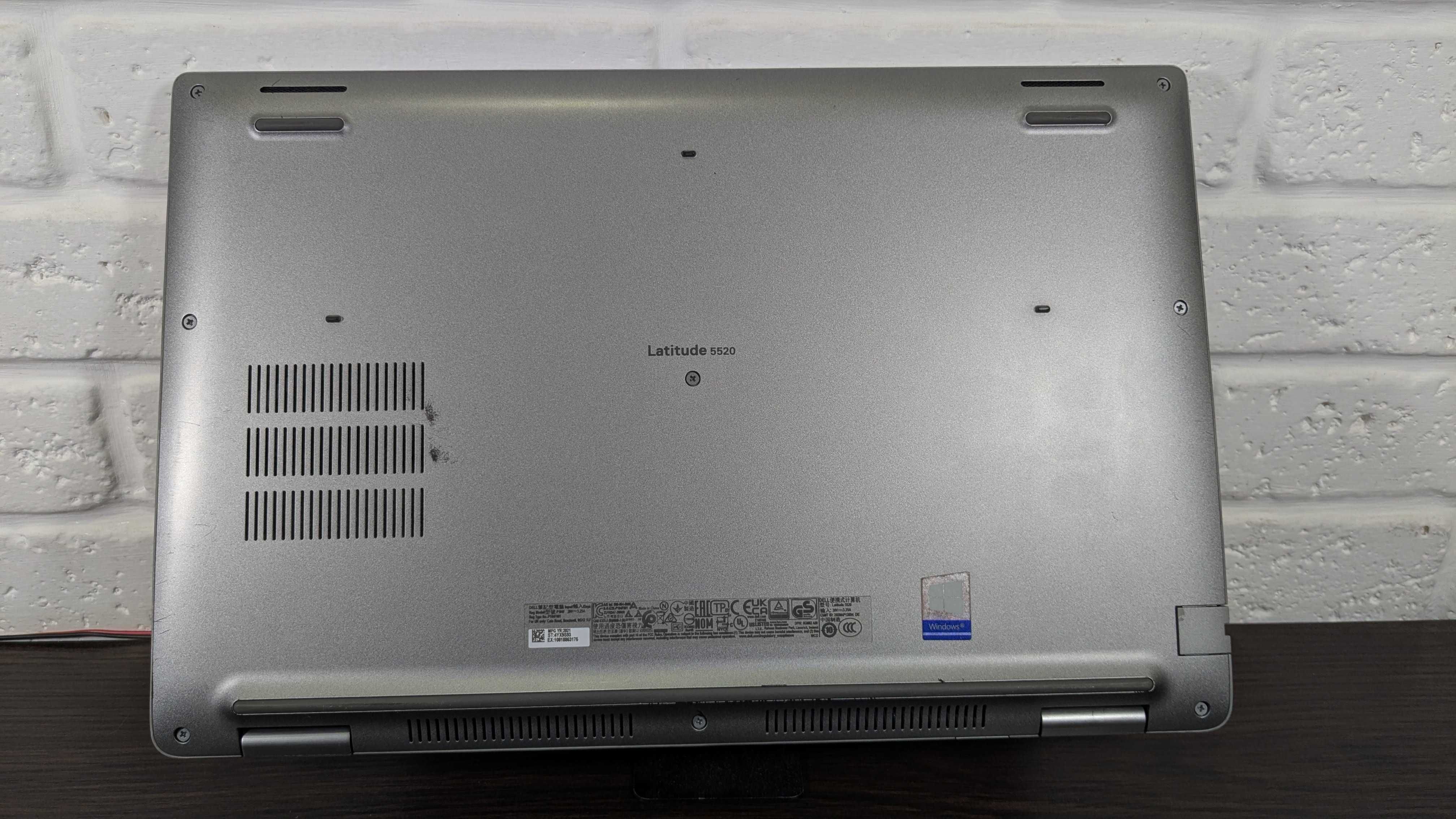 Dell Latitude 5520 15.6" - Intel Core i7-1185G7/16gb/IrisXe/512gb #261