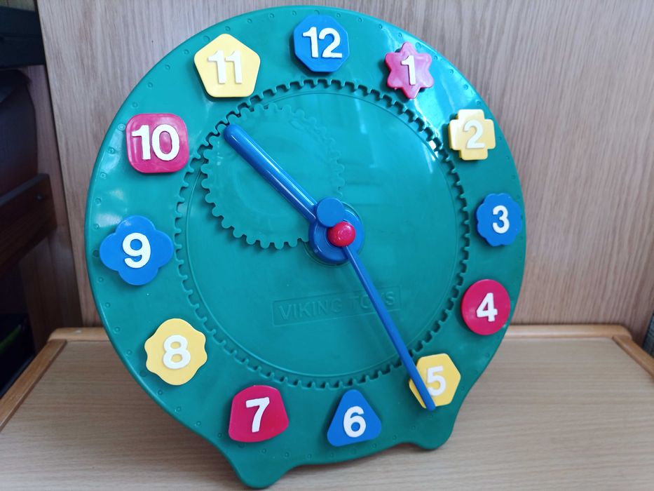 Часы сортер "Viking toys", диаметр 28,5 см (цвет, форма, цифры, время)