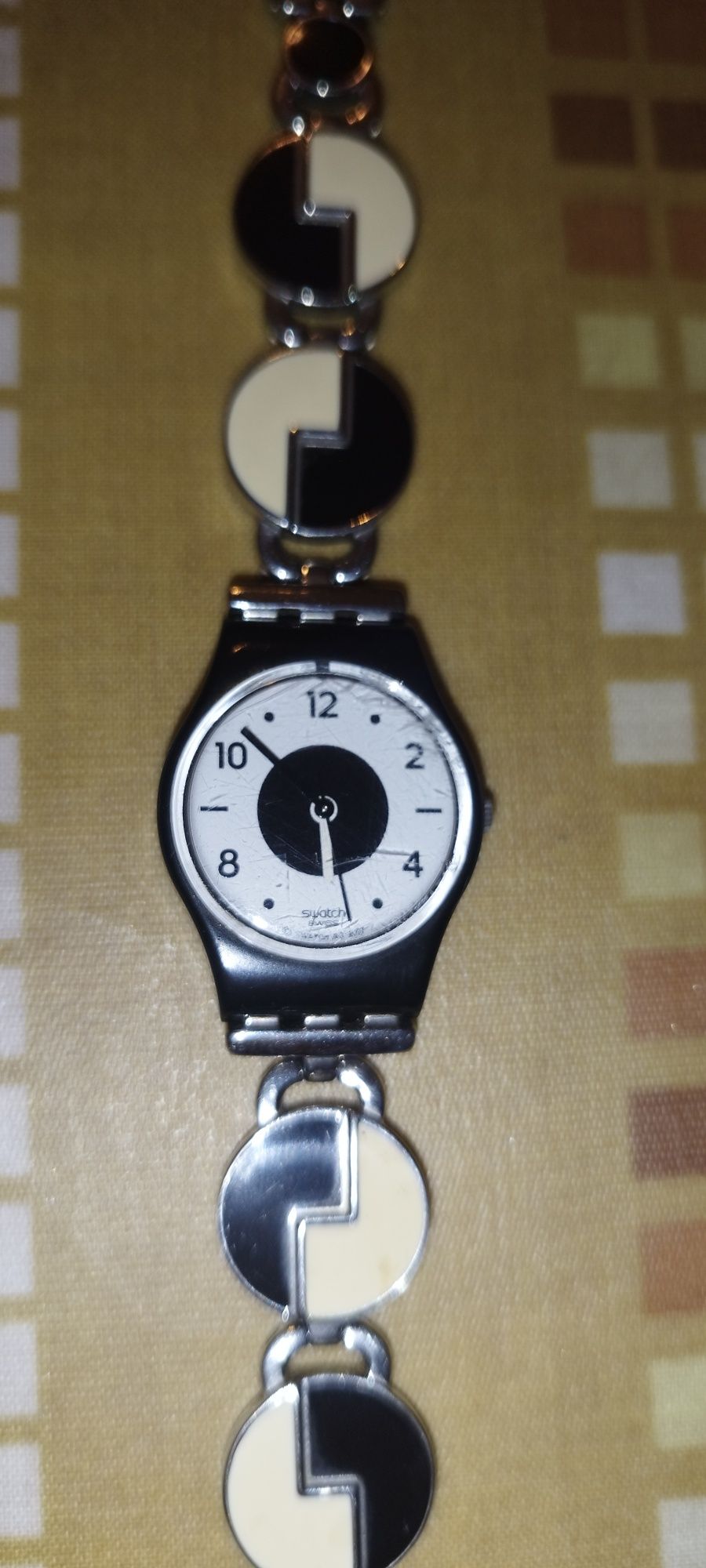 Swatch shifting black senhora