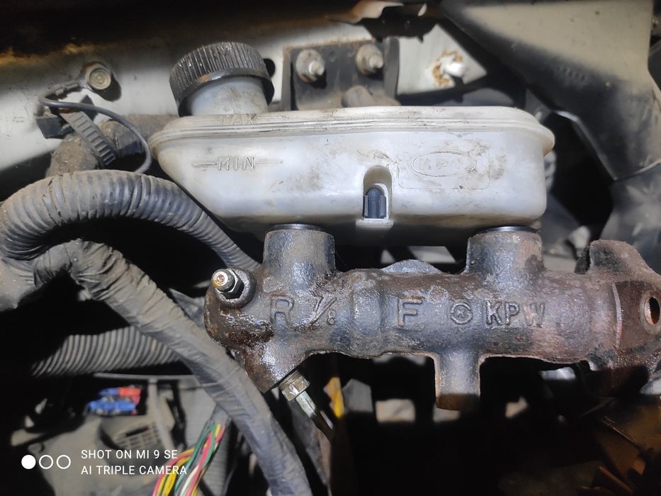 Головний циліндр Мазда Е-2200 КІА Беста