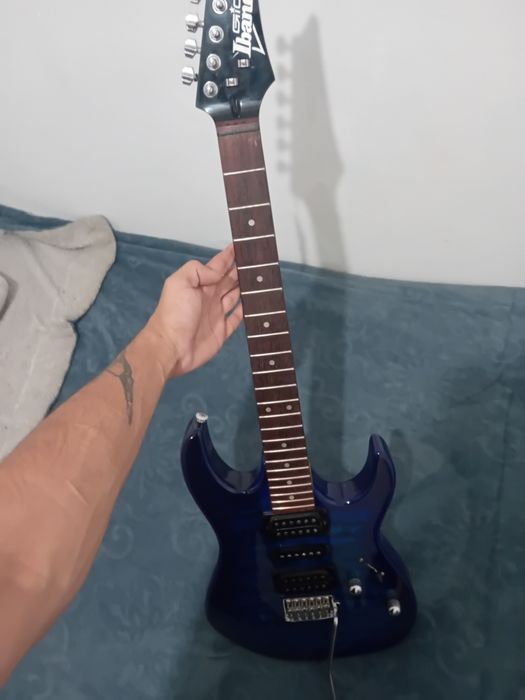 Guitarra ibanez azul