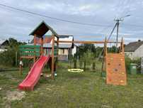 Plac zabaw, domek