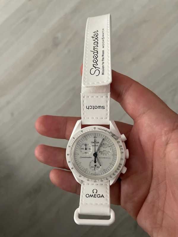 Snoopy x Omega Swatch SO33W700 – Biel w Kosmosie