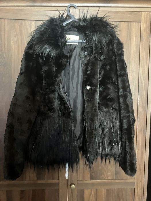 Casaco curto preto em pelo