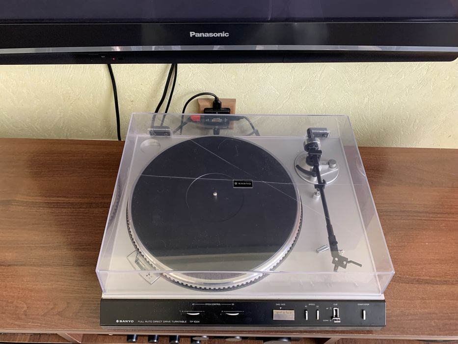 Програвач вінілових платівок Sanyo TP-1024