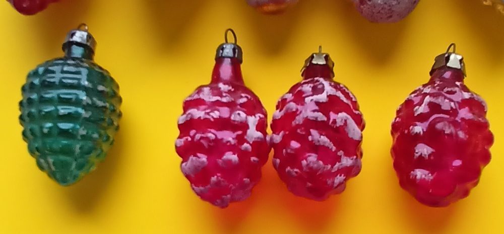 Bombki choinkowe PRL-zestaw 25 szyszek