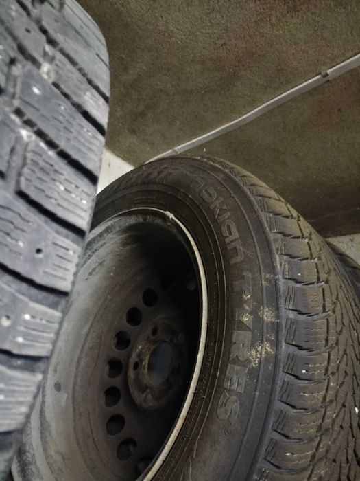 Opony zimowe z felgami 195/65 R15