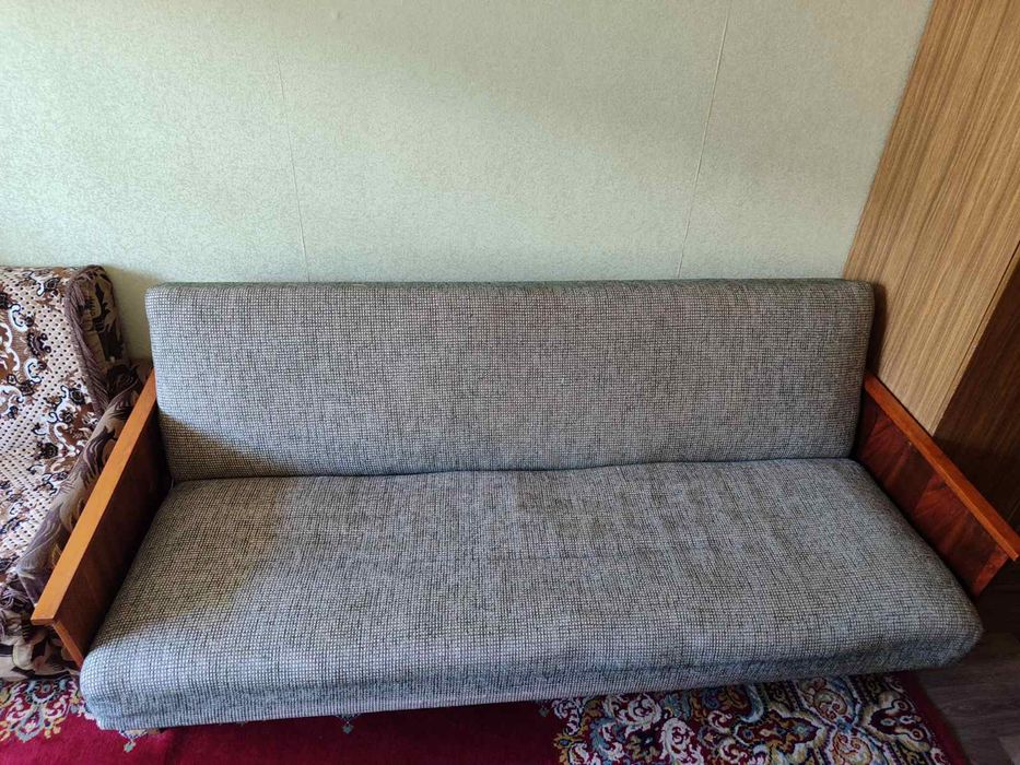Продам розкладний диван в гарному стані.