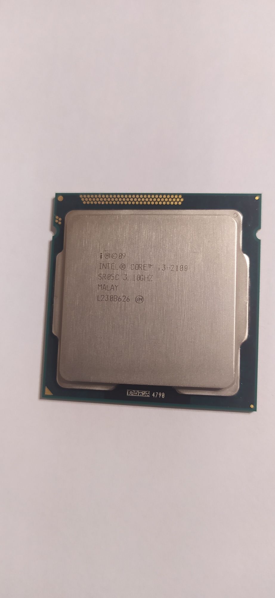 Процесор Intel Core I3 - 2100.