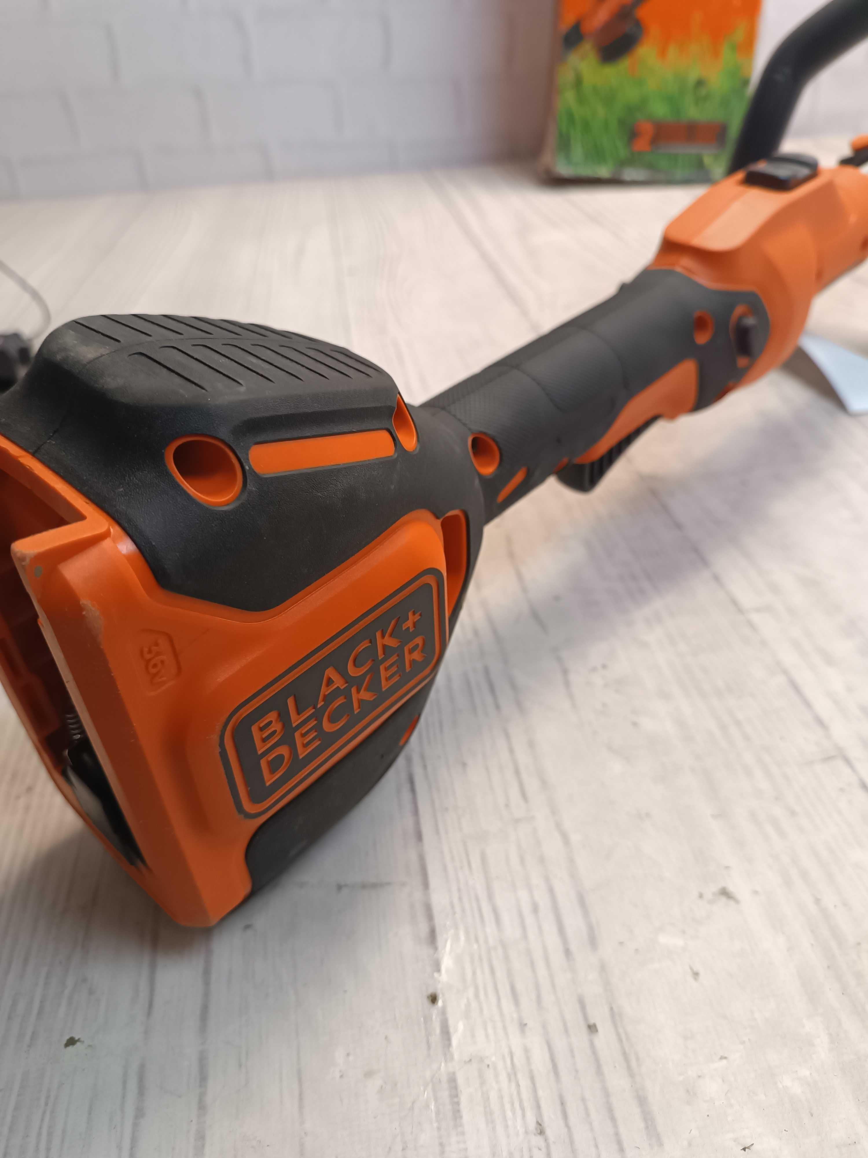 BLACK+DECKER BCSTA536L1 Безщітковий Тример акумуляторний 36 В, 33 см