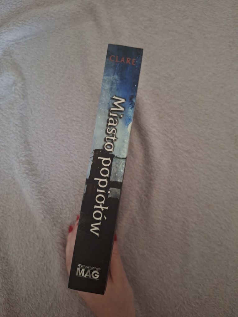 Miasto popiołów Dary anioła cassandra clare książka młodzieżowa