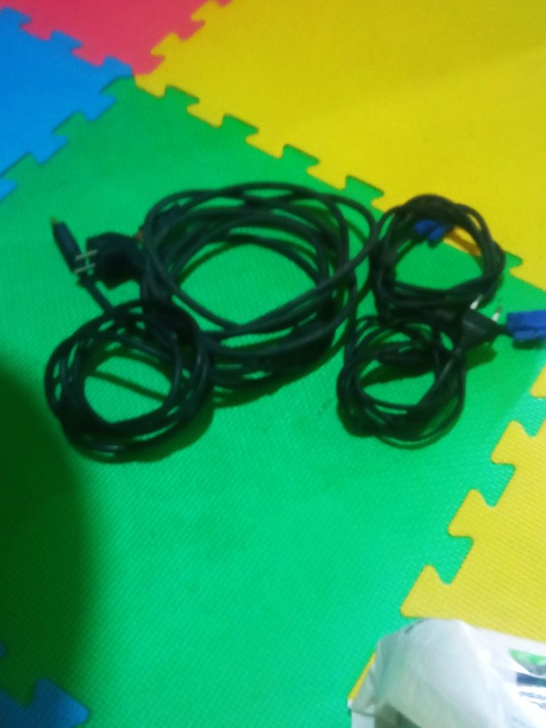 Vários cabos HDMI, etc....