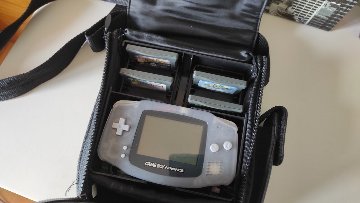 GameBoy Advance + Mochila original + 4 jogos