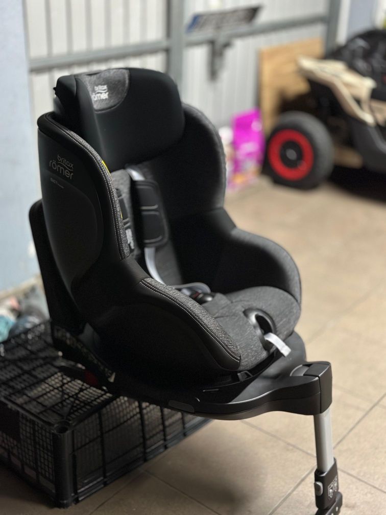 Fotelik Britax Romer Dualfix M-Size Graphite Marbie