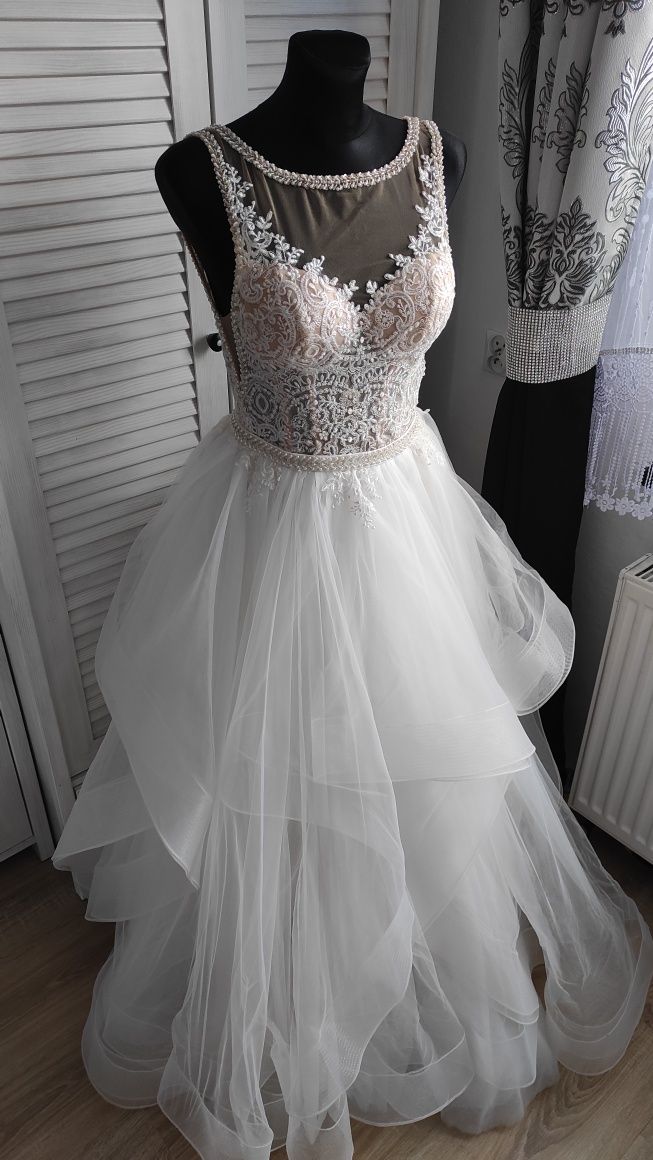 Śliczna suknia ślubna z bogato zdobioną górą XS