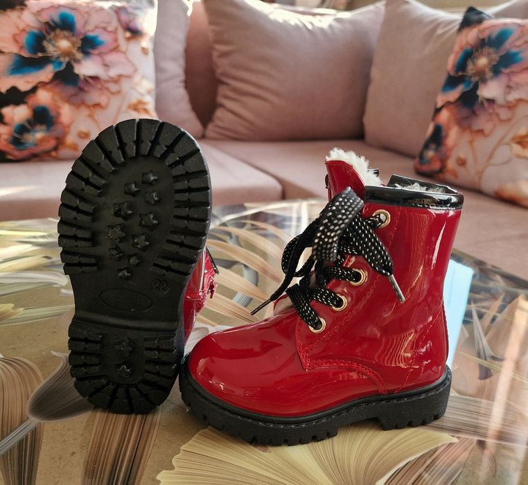 Trzewiki zimowe, ocieplane, lakierowane- cudo r.22 jak nowe