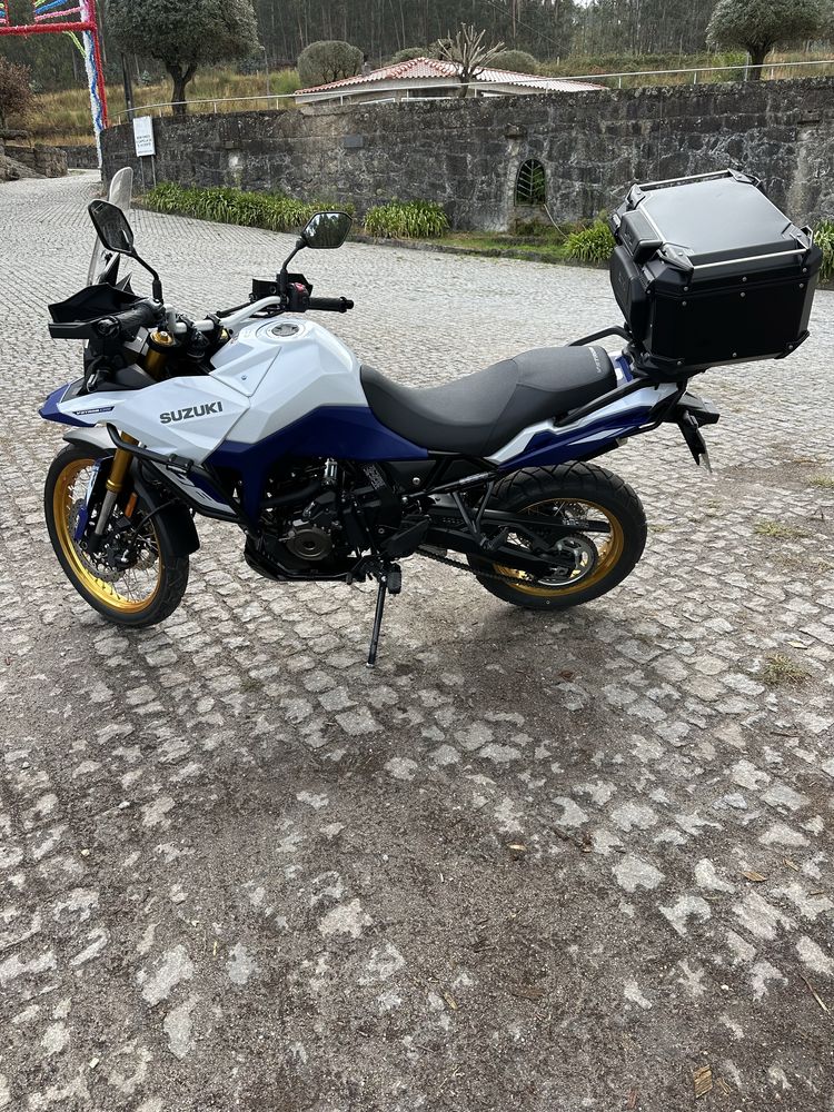 Suzuki V-Storm 800 como nova